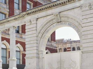 022_The Aston Webb Screen with gates closed, the V&A Exhibition Road Quarter, designed by AL_A _Hufton+Crow2000.jpg
