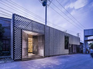 0-facade-night-12000.jpg