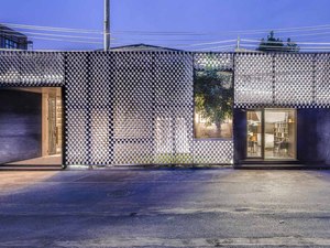 0-facade-night-32000.jpg