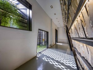 2-Front Hall-52000.jpg