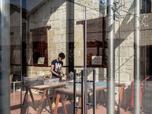 15B-calisma ofisi avlu girisi.jpg