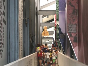 YHVC_PH_buildingvisitors_06.jpg