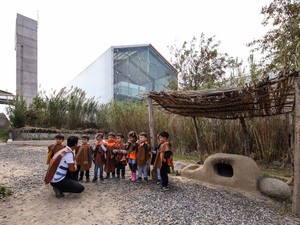 YHVC_PH_buildingvisitors_16.jpg