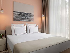14_Deluxe Room with French Balcony 2.jpg