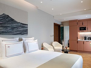 15_Deluxe Room with Terrace 5.jpg