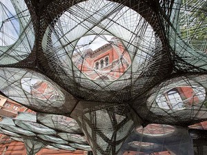 elytra-filament-pavilion-robotic-fabrication-victoria-and-albert-museum-london-designboom-05.jpg