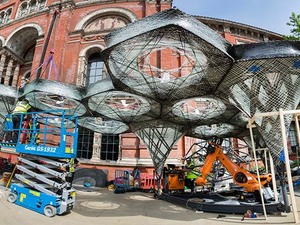 elytra-filament-pavilion-robotic-fabrication-victoria-and-albert-museum-london-designboom-09.jpg