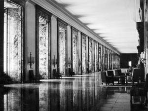Bundesarchiv_Bild_183-K1216-501,_Berlin,_Neue_Reichskanzlei,_Marmorgalerie.jpg