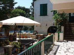 topakas house-4.jpg