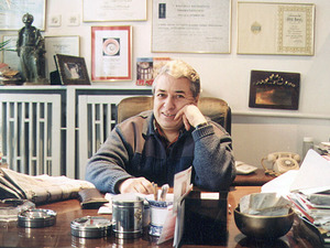 Suha_Arin_1999_MTV_Masasi_basinda.jpg