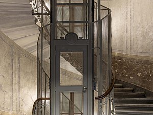 Interior 02.jpg