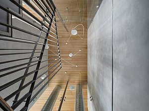 04-StaircaseTopFloor.jpg