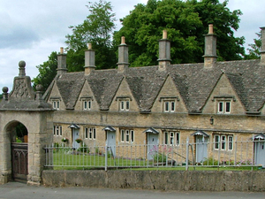 Alms_houses,_Chipping_Norton.jpg