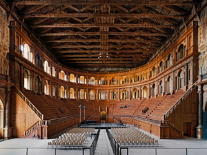 Teatro-Farnese-Parma.jpg