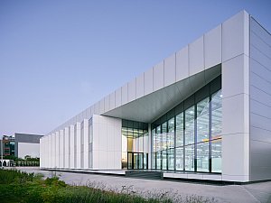 EKAP3295_ucgW © 2025.jpg