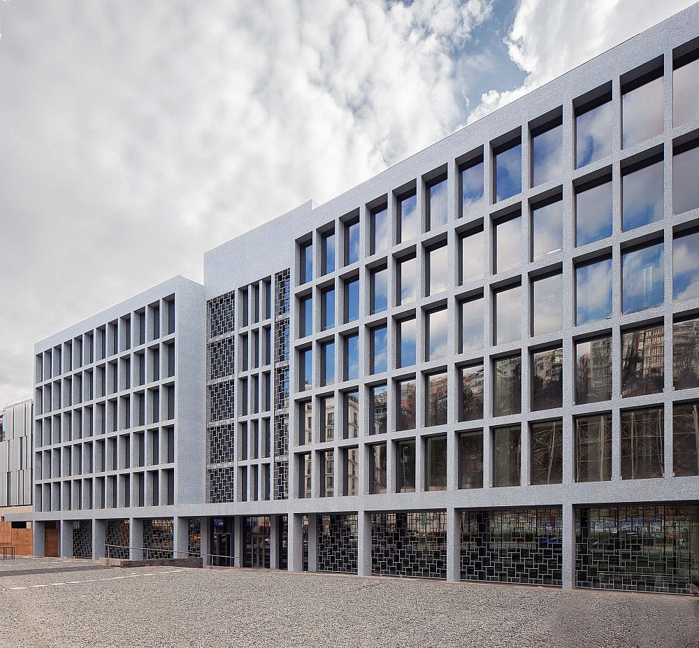 11_dis_V2191_StudioMajo_rr-ed-eastudiomajo_exterior.jpg