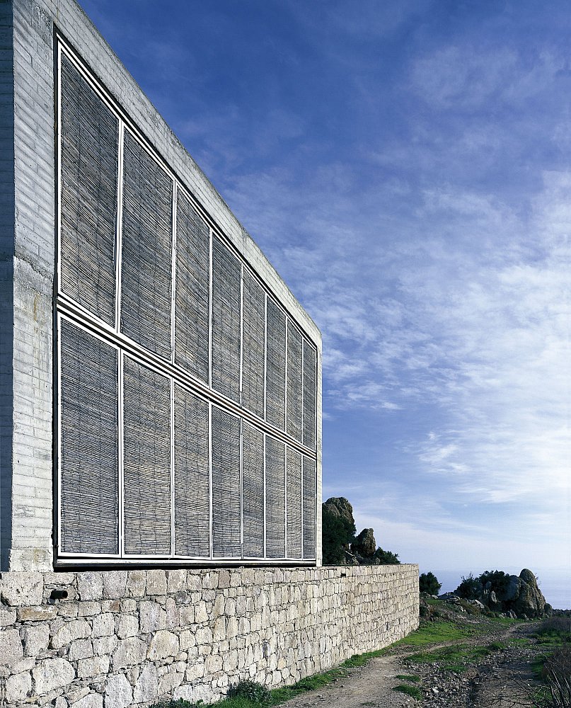 B2-frontfacadeclosed.jpg