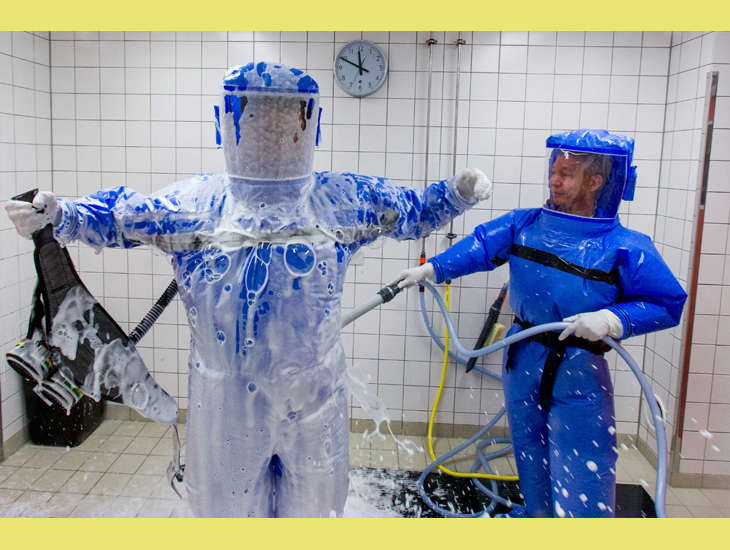 Physician_Thomas_Klotzkowski_cleans_Florian_Steiner.jpg