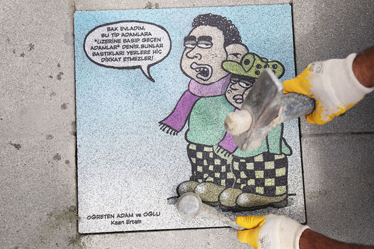kadikoyde-kaldirimda-karikatur-var-2.jpg