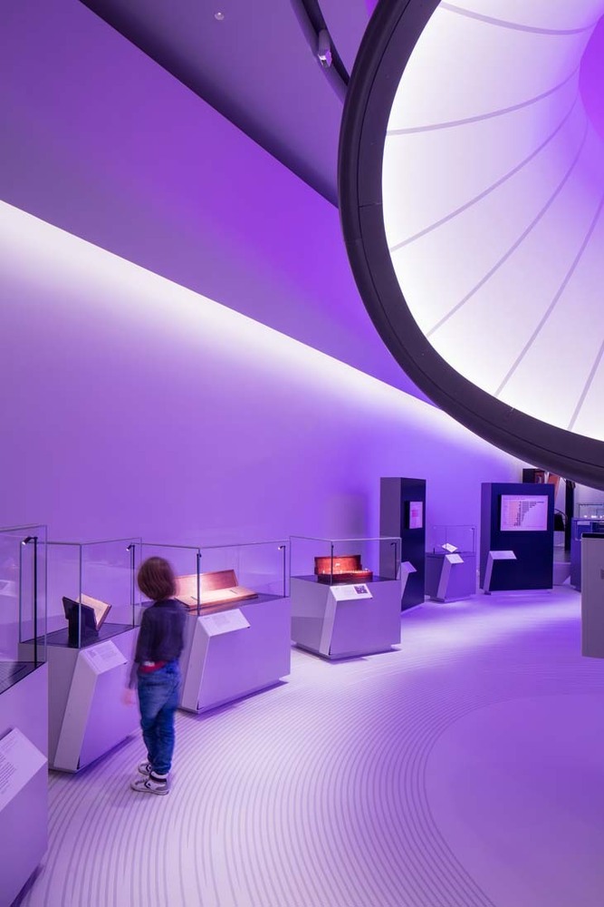 ZHA_Mathematics_The Winton Gallery_ph_LukeHayes_02.jpg