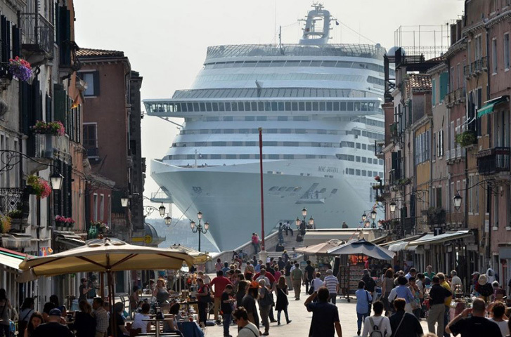 veniceship2.jpg