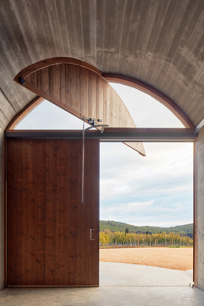 jorge-vidal-tomas-victor-rahola-mont-ras-winery-girona-catalonia-spain-designboom-07.jpg