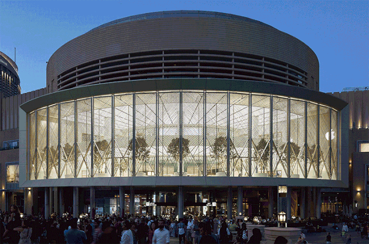 apple dubai mall 2.gif