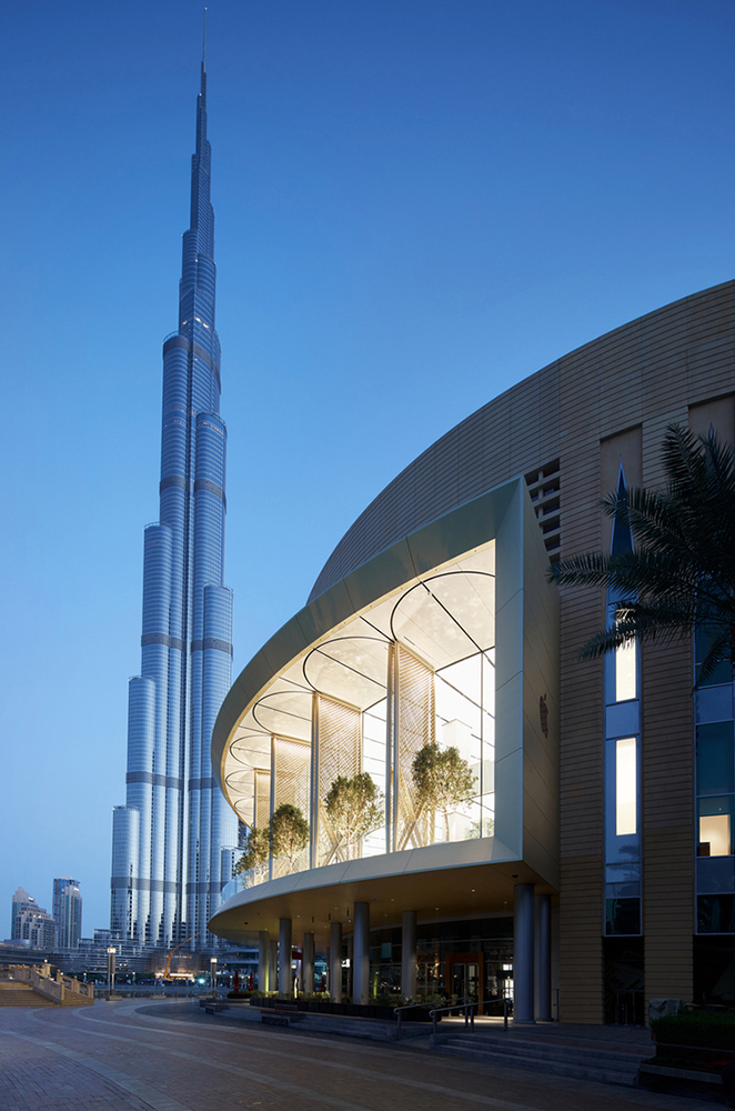 apple dubai mall 4.jpg