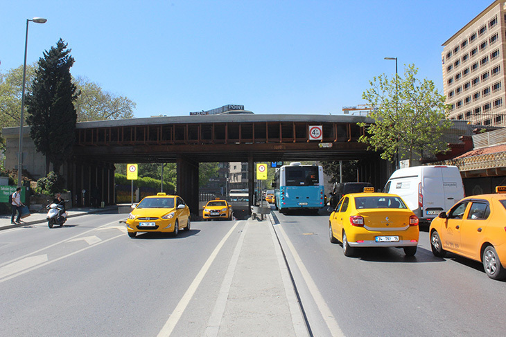 Taksim-Gezi-Parki-MackaParki-Arasina-Ekolojik-Yaya-Koprusu-Yapim-Gorsel-(1).jpg