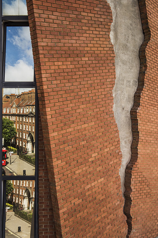 alex-chinneck-six-pins-half-dozen-needles-designboom-06730.jpg