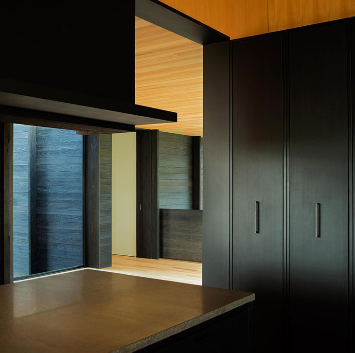 desai-chia-michigan-lake-house-leelanau-county-designboom-09730.jpg