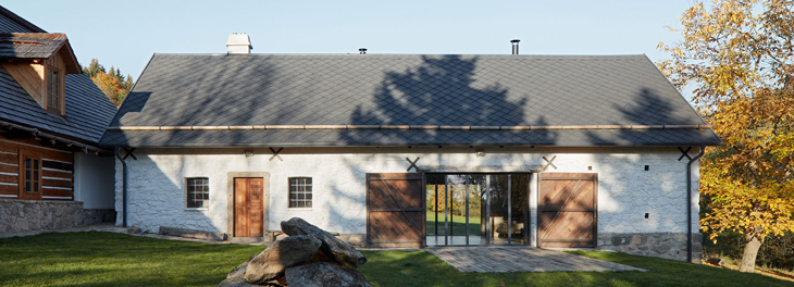 lenka-mikova-reconstructed-barn-designboom-1800730.jpg
