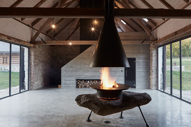 lenka-mikova-reconstructed-barn-designboom-6730.jpg