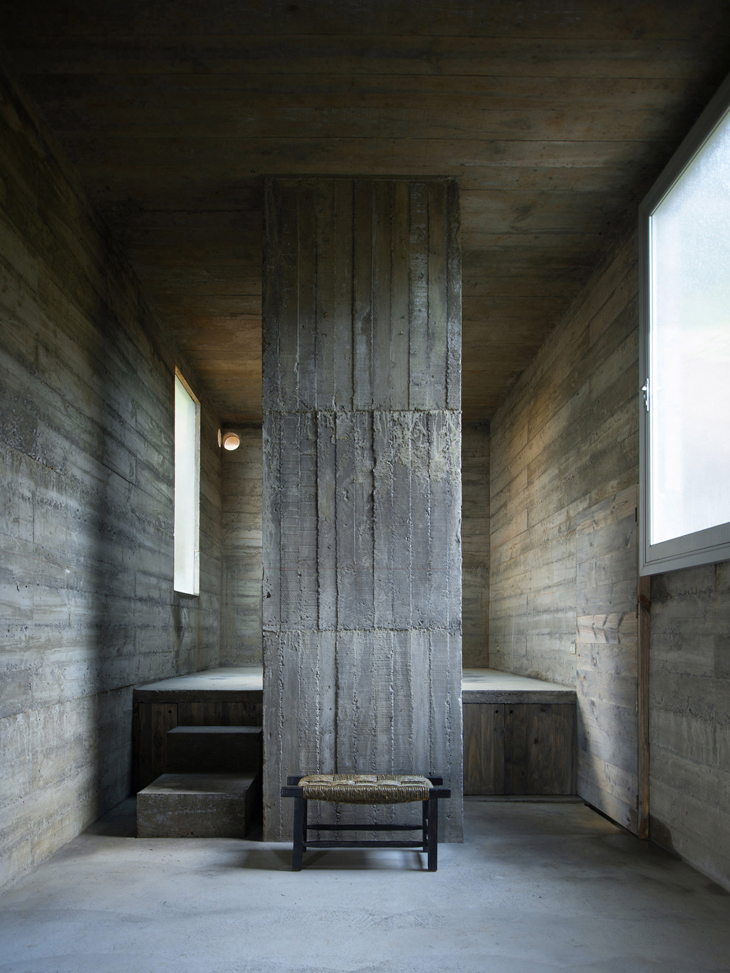 loba-house-pezo-von-ellrichshausen-architecture-residential-chile-concrete_dezeen_1704_col_10730.jpg