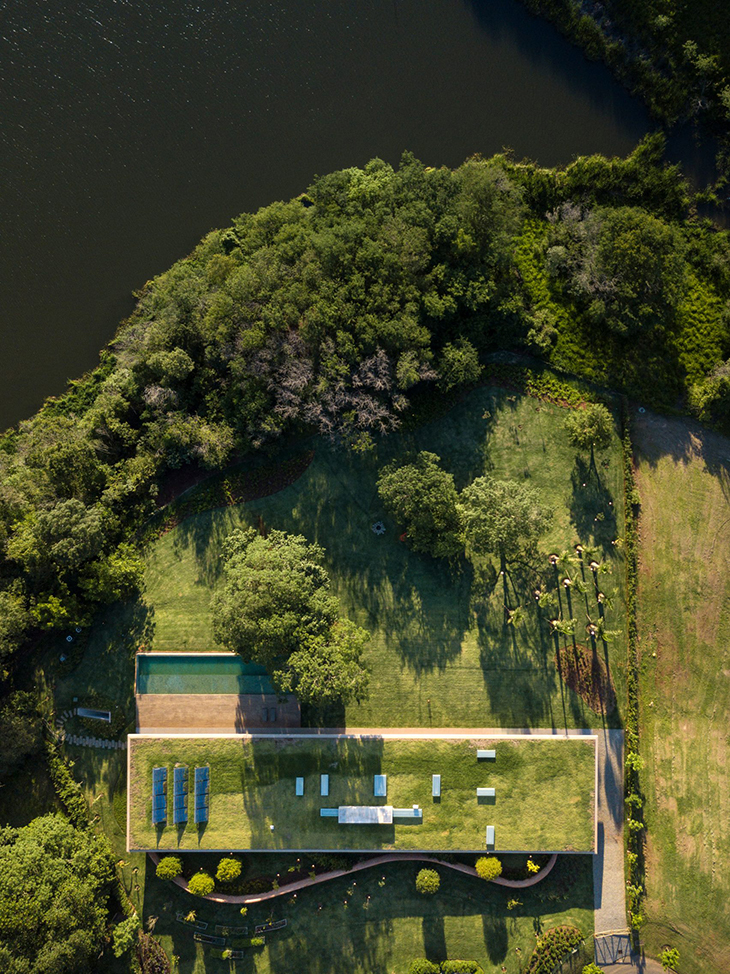 planar-house-studio-mk27-architecture-brazil_dezeen_2364_col_58-1704x2273.jpg