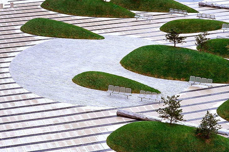 Minneapolis-Courthouse-Plaza_martha_schwartz.jpg