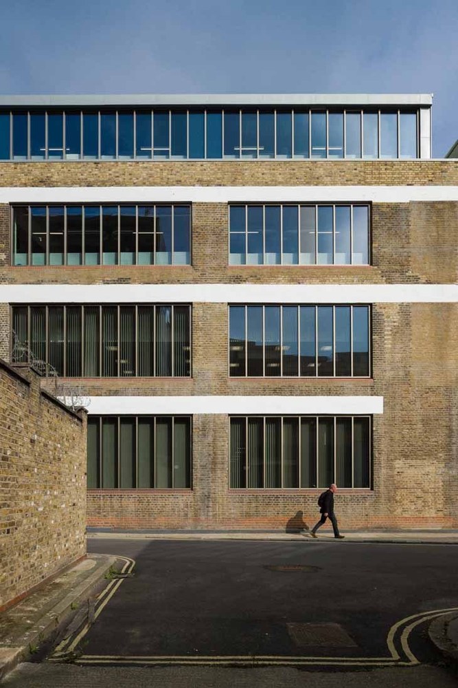 53-great-suffolk-street-hawkins-brown-architecture-offices-london-uk_dezeen_2364_col_7-1704x2556.jpg
