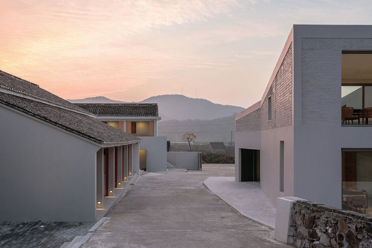 LostVilla_Huchen_Barn_Resort_4.jpg