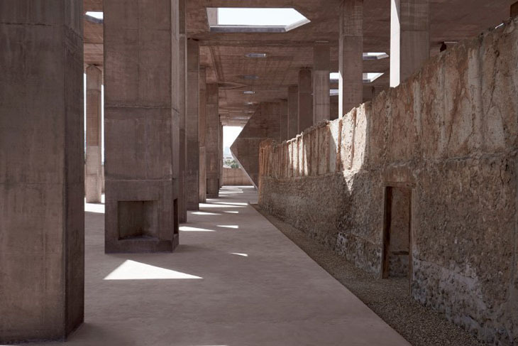 valerio-olgiati-pearling-path-entrance-muharraq-bahrain-designboom-05.jpg