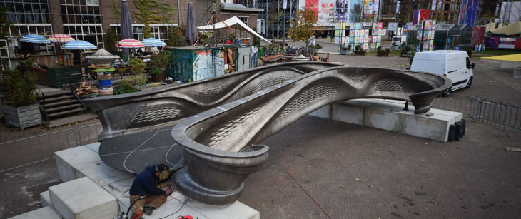6.-MX3D-Printed-Bridge-at-DDW-by-Adriaan-de-Groot.jpg