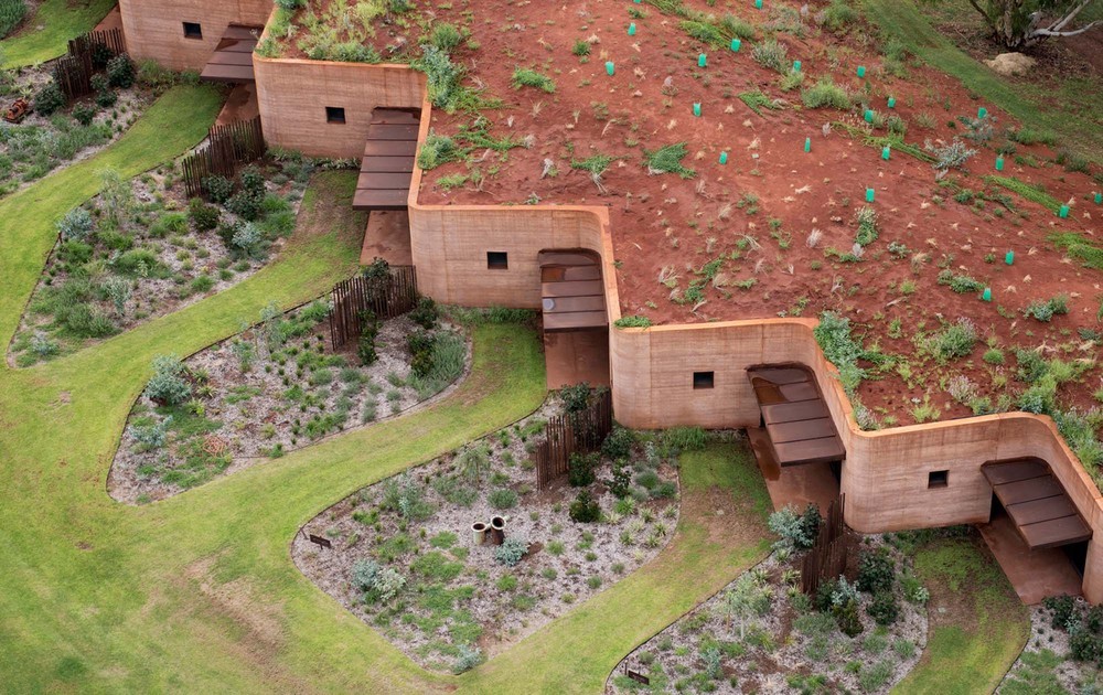 luigi rosselli architects   the great wall of WA   01.jpg