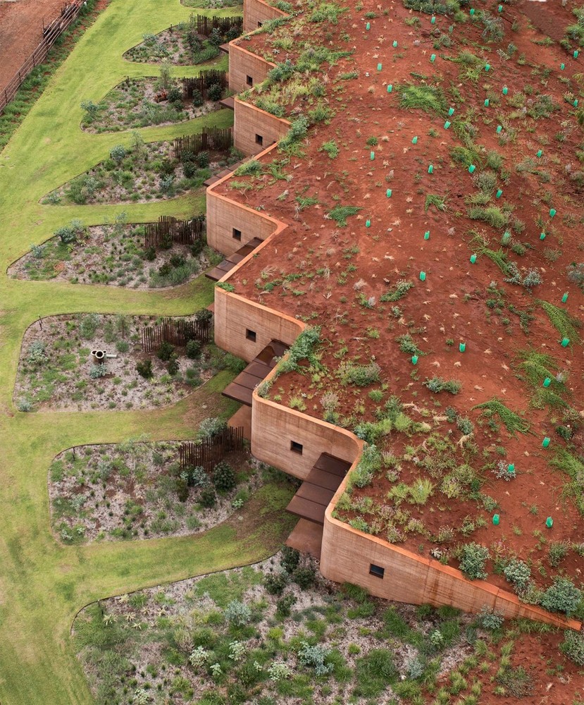 luigi rosselli architects   the great wall of WA   02.jpg