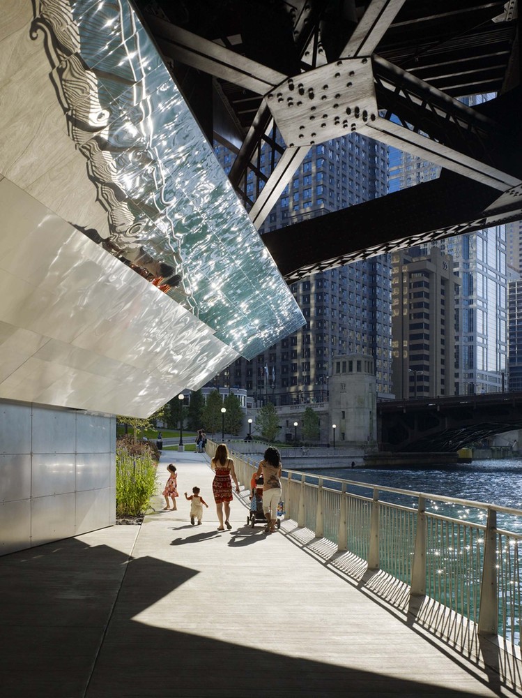 ChicagoRiverwalk_KateJoyce_03.jpg