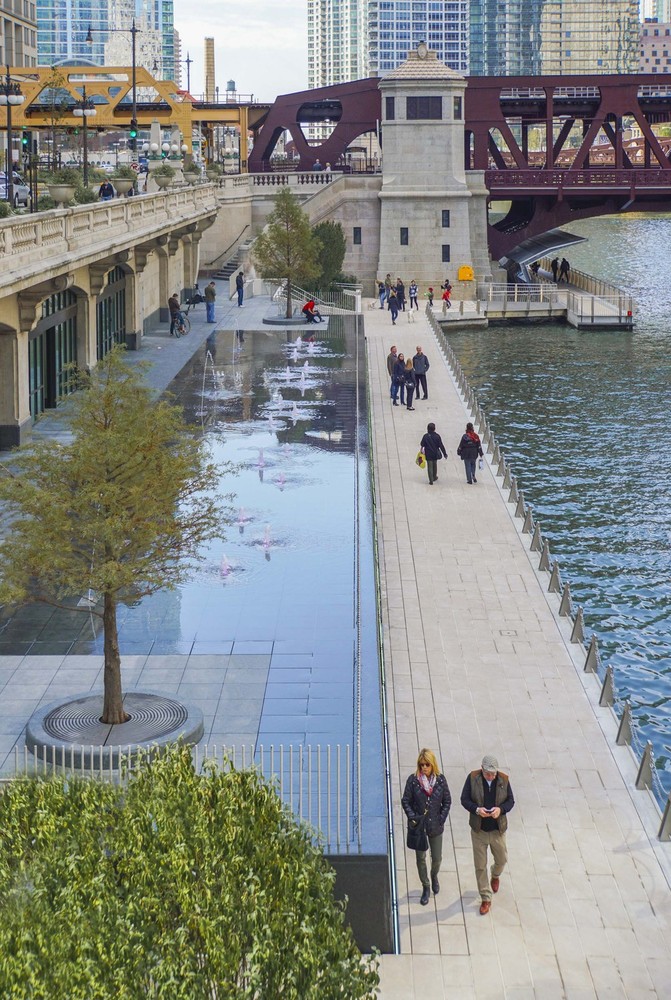 ChicagoRiverwalk_RossBarneyArchitects_18.jpg