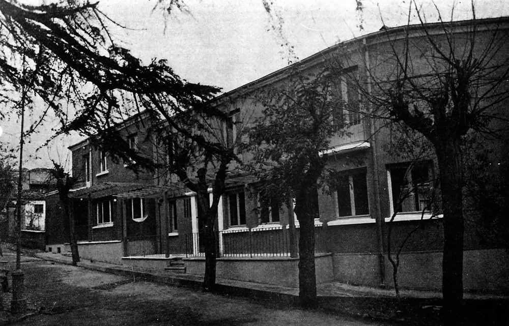 Kaynak: ARKİTEKT Cilt: 1950  Sayı: 1950-01-02 (217-218)  Sayfa: 12-13