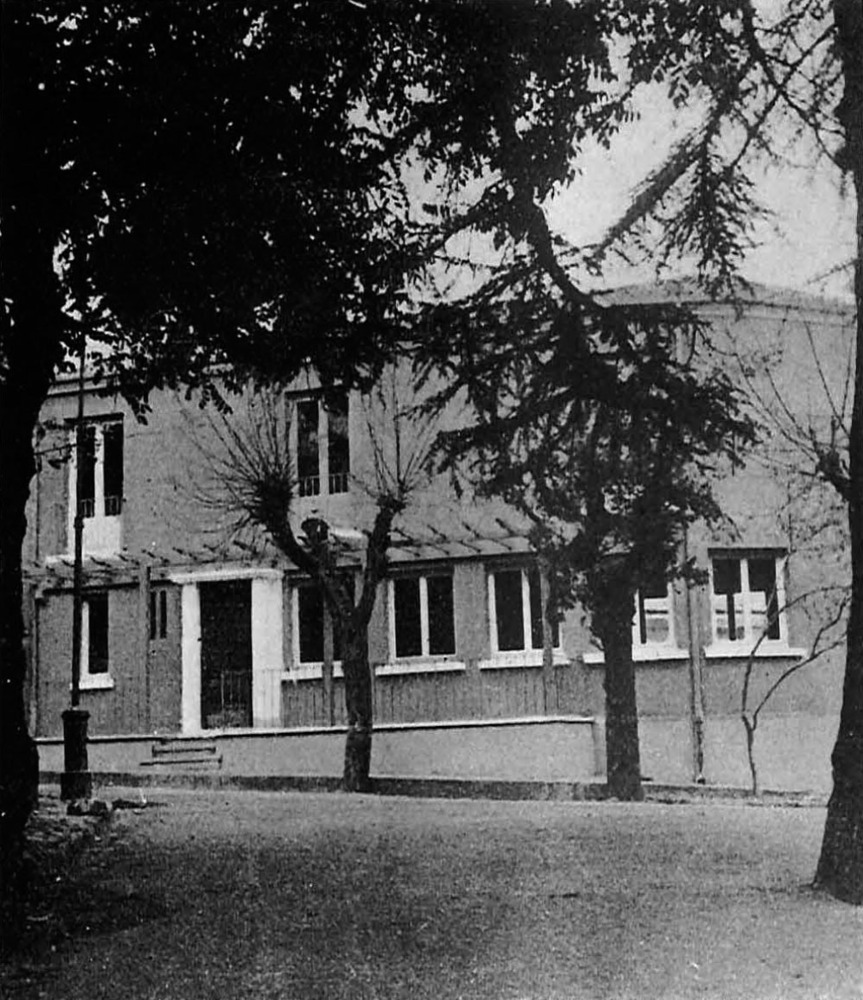 Kaynak: ARKİTEKT Cilt: 1950  Sayı: 1950-01-02 (217-218)  Sayfa: 12-13