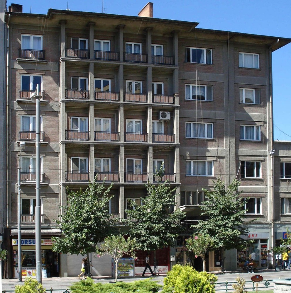 apartman doktorlar cad. cephesi.JPG