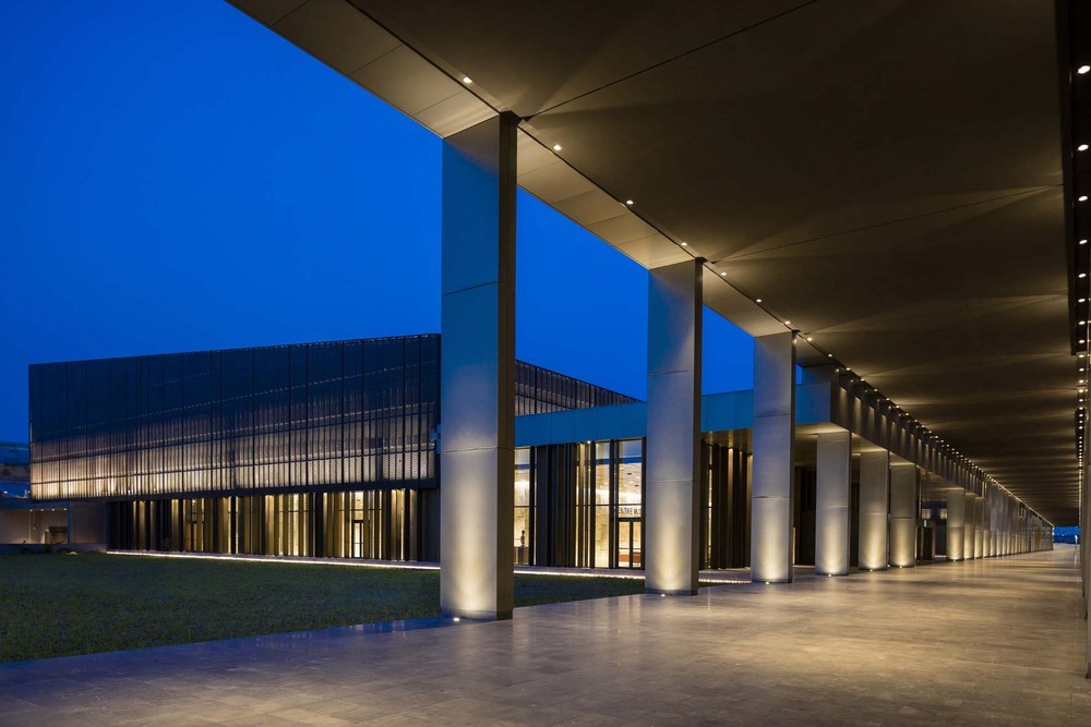 03 Avci Architects_Kintele_Congress_Hall.jpg