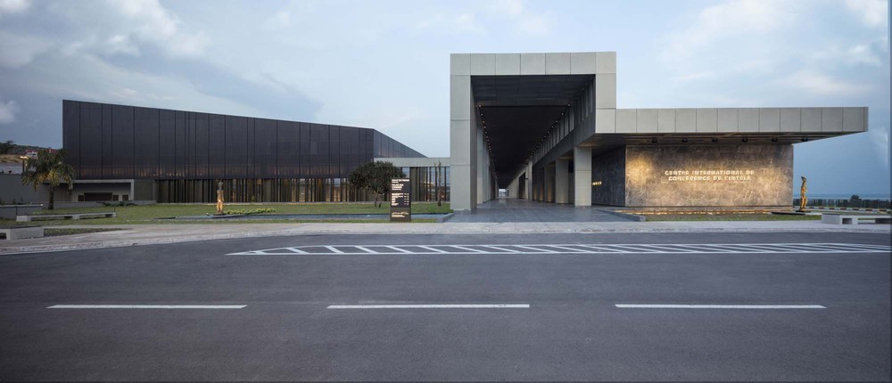 23 Avci Architects_Kintele_Congress_Hall_side.jpg
