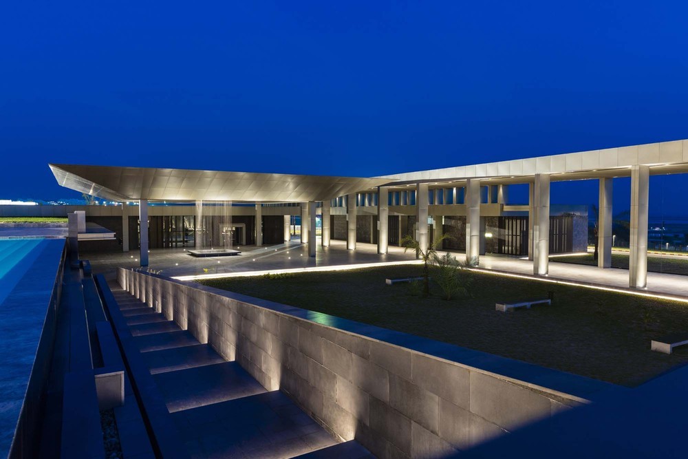 24 Avci Architects_Kintele_Piazza.jpg